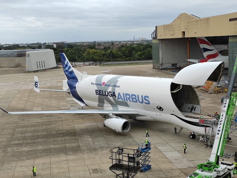 Campus Airbus Lagardère Toulouse — VTC Tesla Model 3 SSINT, transfert ingénieurs et cadres