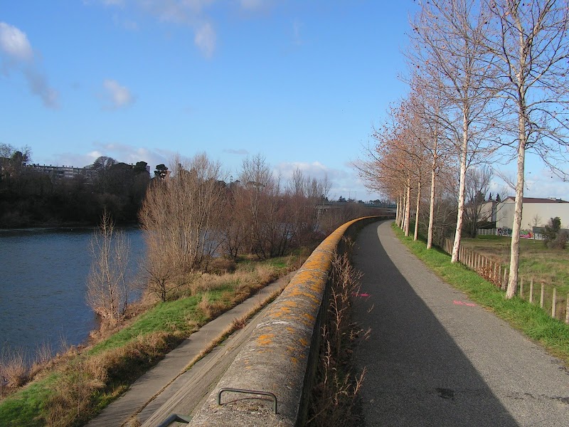 Quartier Ancely Toulouse bords Garonne — VTC Tesla Model 3 SSINT, transfert ouest Toulouse