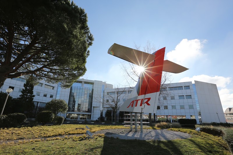 ATR Blagnac — avion ATR 72 livraison, VTC Tesla Model 3 SSINT transfert délégations