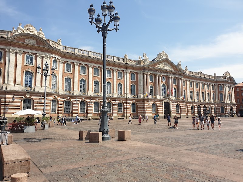 Capitole Toulouse, hôtel de ville — VTC Tesla Model 3 SSINT, chauffeur privé centre Toulouse