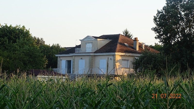 Castelmaurou (31180) nord-est Toulouse — VTC Tesla Model 3 SSINT, commune résidentielle Haute-Garonne