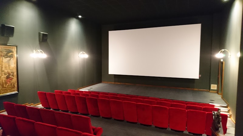 Cinéma Utopia Borderouge Toulouse nord, métro ligne B — VTC Tesla Model 3 SSINT, cinéma associatif VO