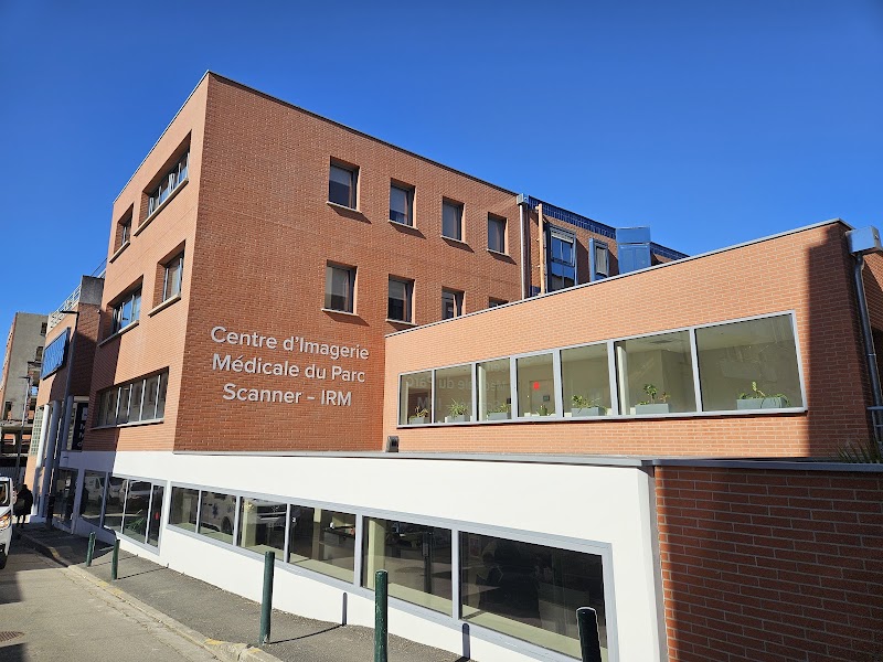 Clinique du Parc Toulouse multi-spécialités — VTC Tesla Model 3 SSINT, transport patients discret