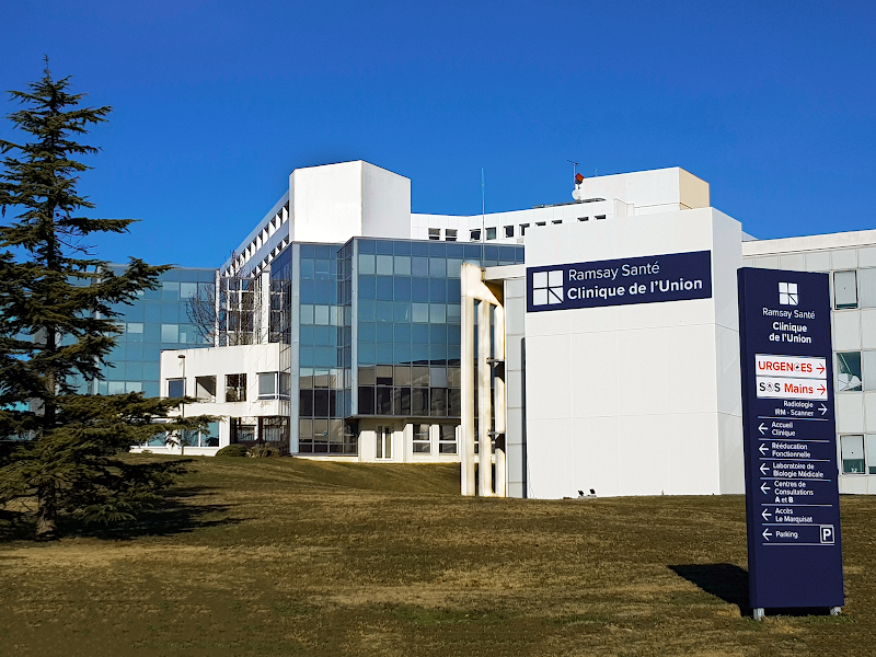 Clinique Saint-Jean Toulouse chirurgie — VTC Tesla Model 3 SSINT, transport patients discret