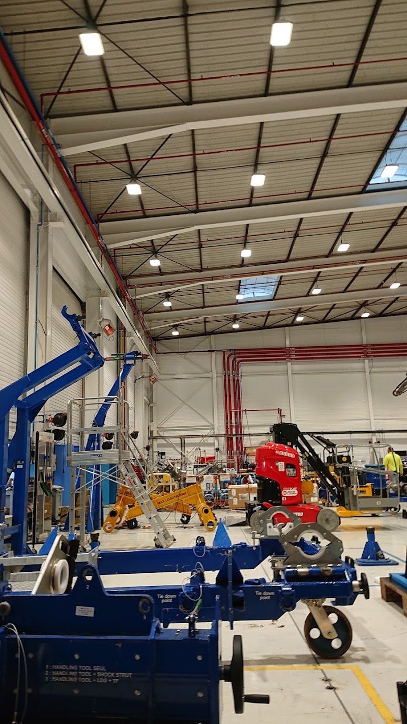 Collins Aerospace Toulouse systèmes avioniques — VTC Tesla Model 3 SSINT, transfert industriel professionnel