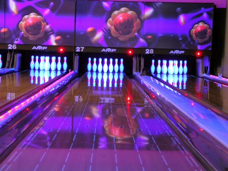 Complexe loisirs Montaudran bowling karting UGC Toulouse — VTC Tesla Model 3 SSINT, retour soirée groupe