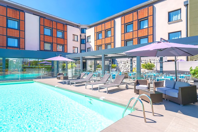 Chauffeur VTC Hôtel Holiday Inn Toulouse Airport — SSINT VTC Toulouse