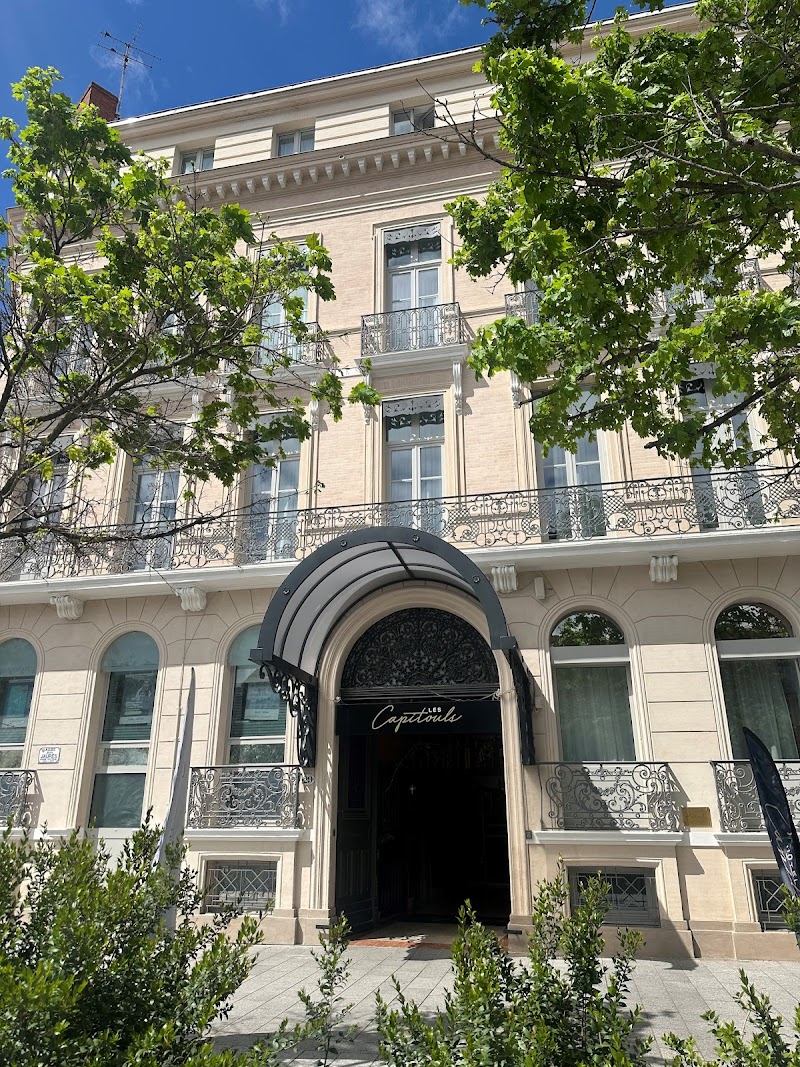 Chauffeur VTC Hotel Les Capitouls Toulouse Centre - Handwritten Collection — SSINT VTC Toulouse