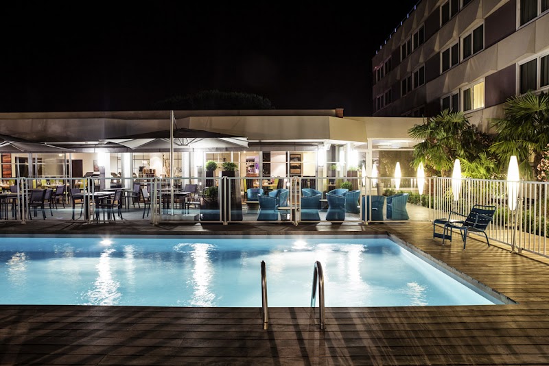 Chauffeur VTC Hôtel Novotel Toulouse Aéroport — SSINT VTC Toulouse