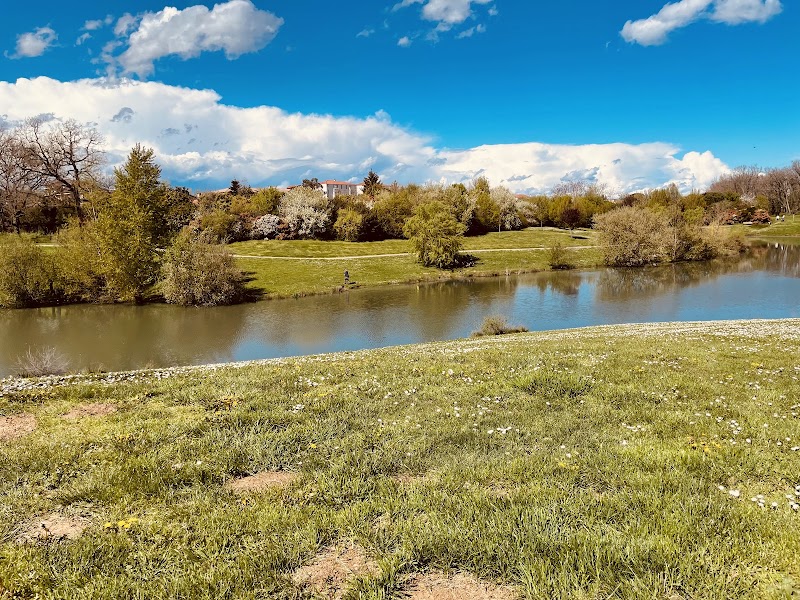 Chauffeur VTC Lac du Perget Colomiers - SSINT Tesla Model 3 sortie nature