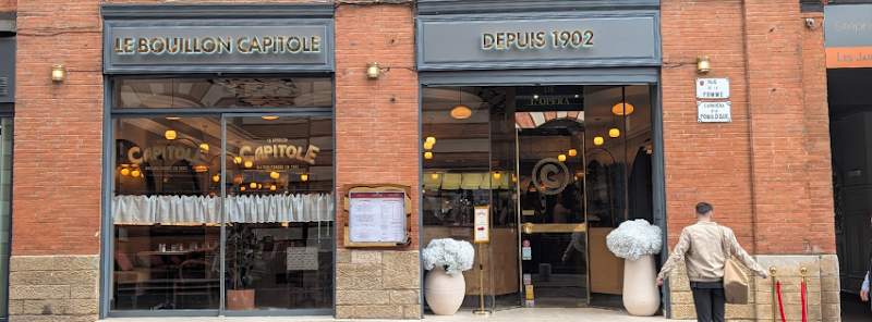 Chauffeur VTC Le Bouillon Capitole Toulouse place du Capitole — SSINT VTC Toulouse