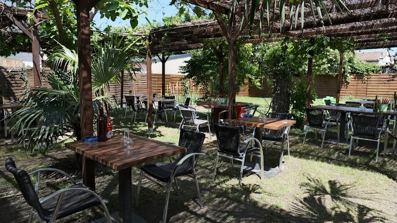 Terrasse des Jardins de la Cépière à Toulouse, restaurant jardin face à l'hippodrome