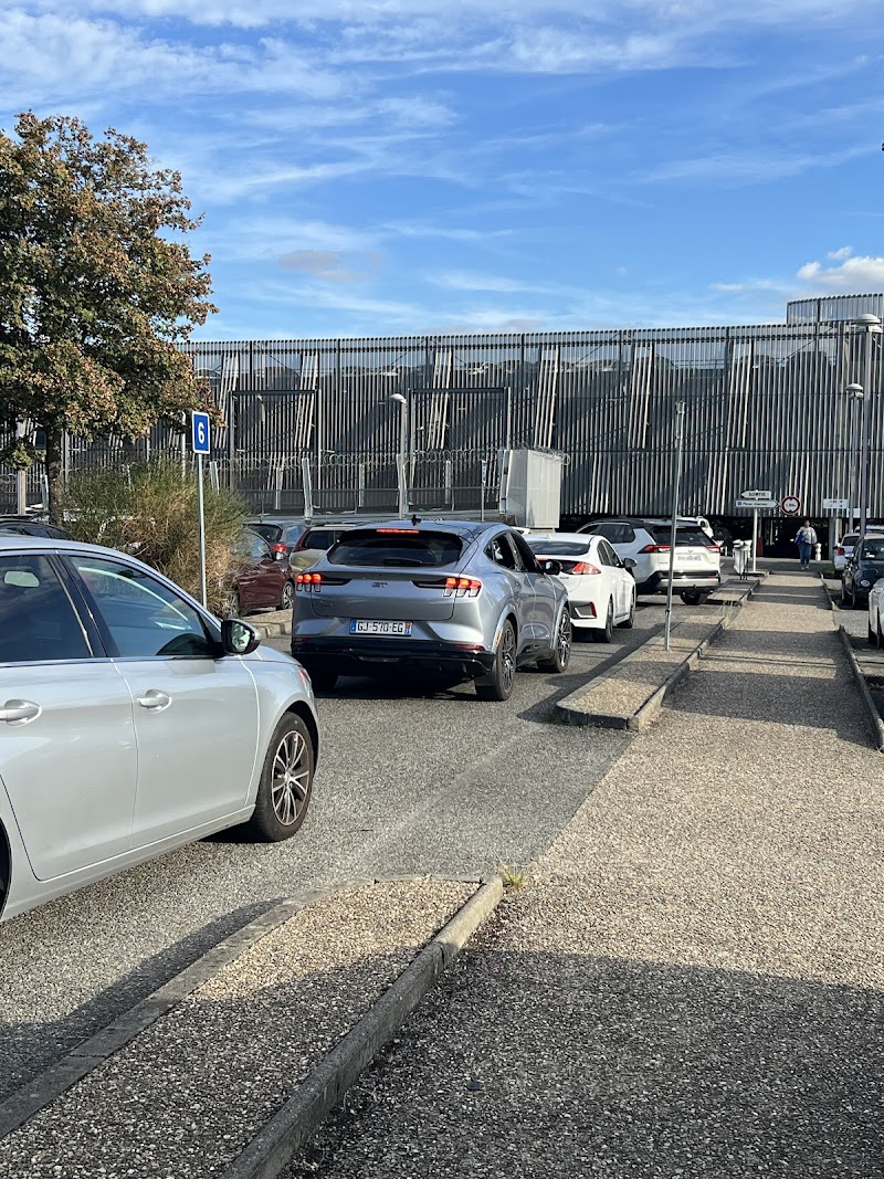 Chauffeur VTC Parking Relais P+R Argoulets Toulouse — SSINT VTC Toulouse